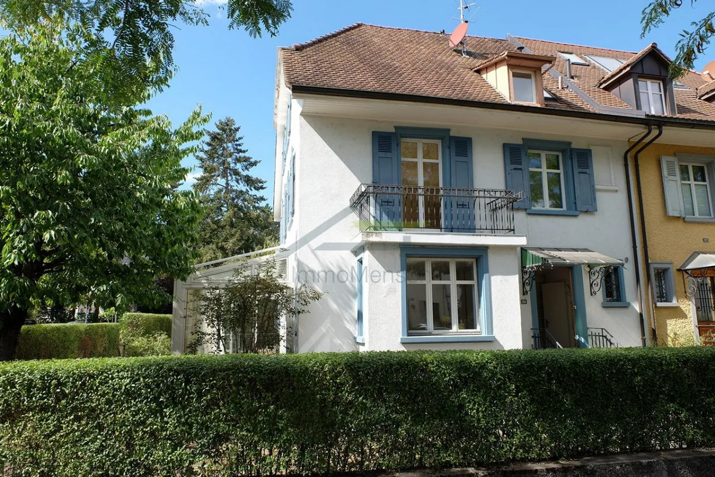Exciting Opportunity: Beautiful Semi-Detached House with Apartment - Photo 7 of 14