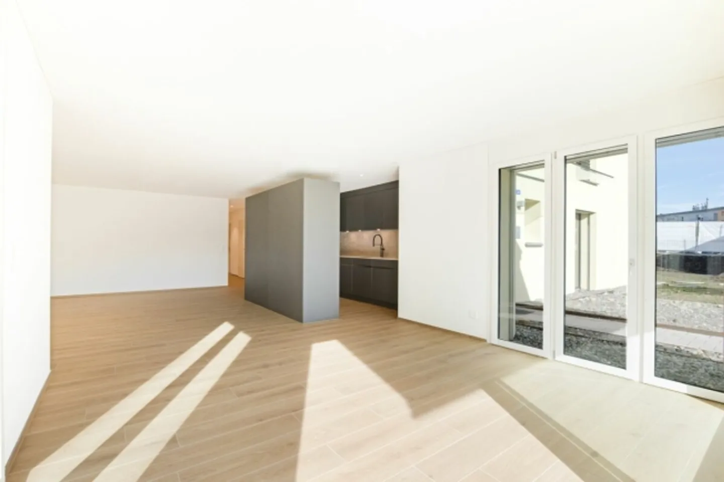 Appartement moderne de 3 ½ pièces au rez-de-chaussée avec part de jardin à Illnau - Photo 4 sur 10