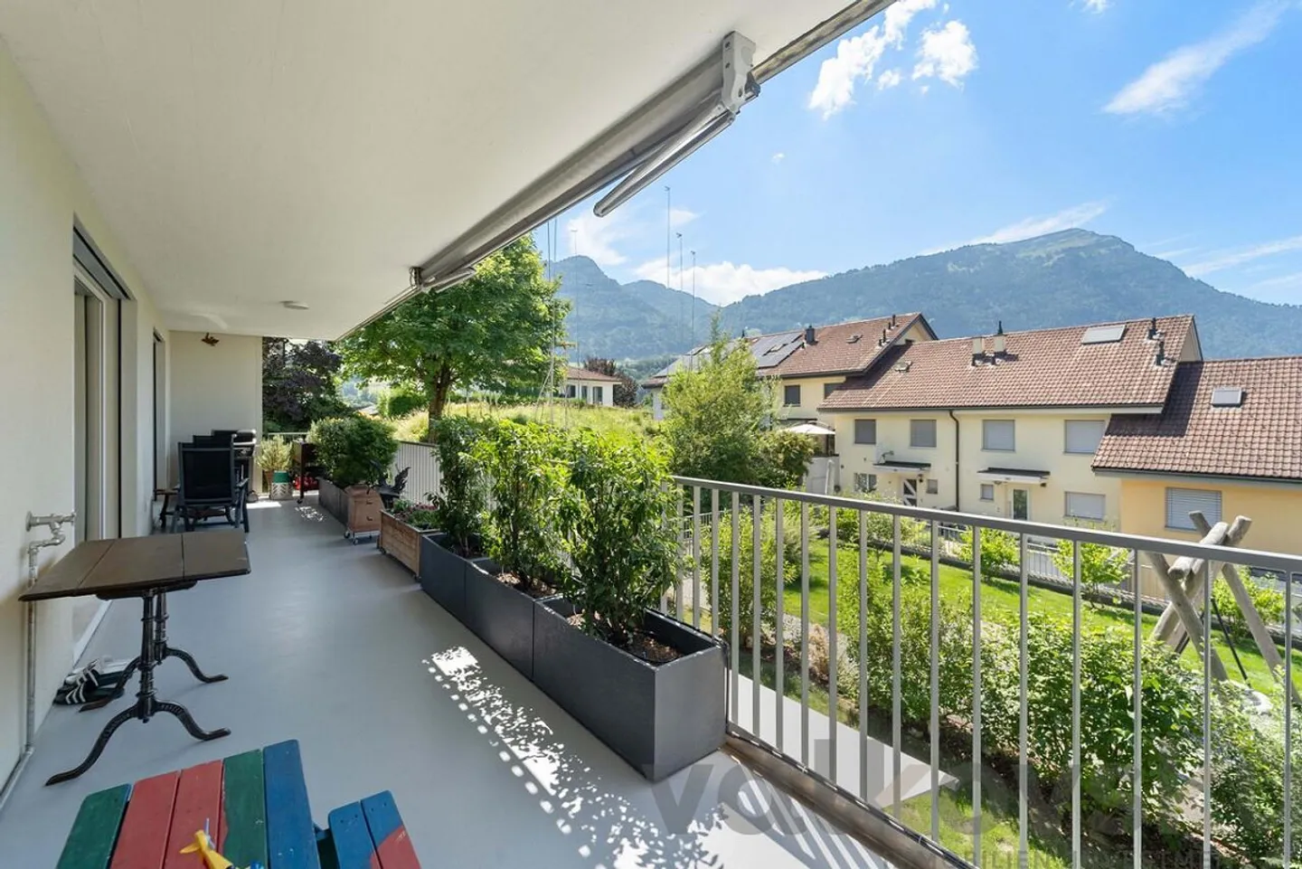 Grosse Wohnung an zentraler Lage mit Bergsicht - Foto 5 von 8
