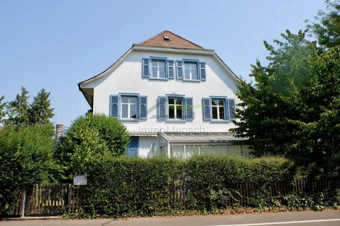 Exciting Opportunity: Beautiful Semi-Detached House with Apartment - Photo 2 of 14