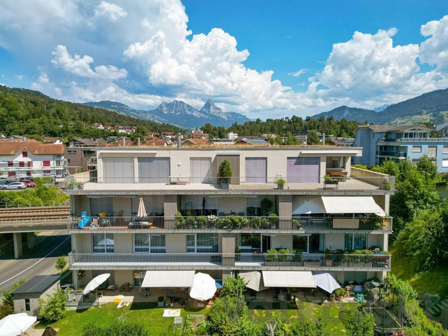 Grosse Wohnung an zentraler Lage mit Bergsicht - Foto 6 von 8