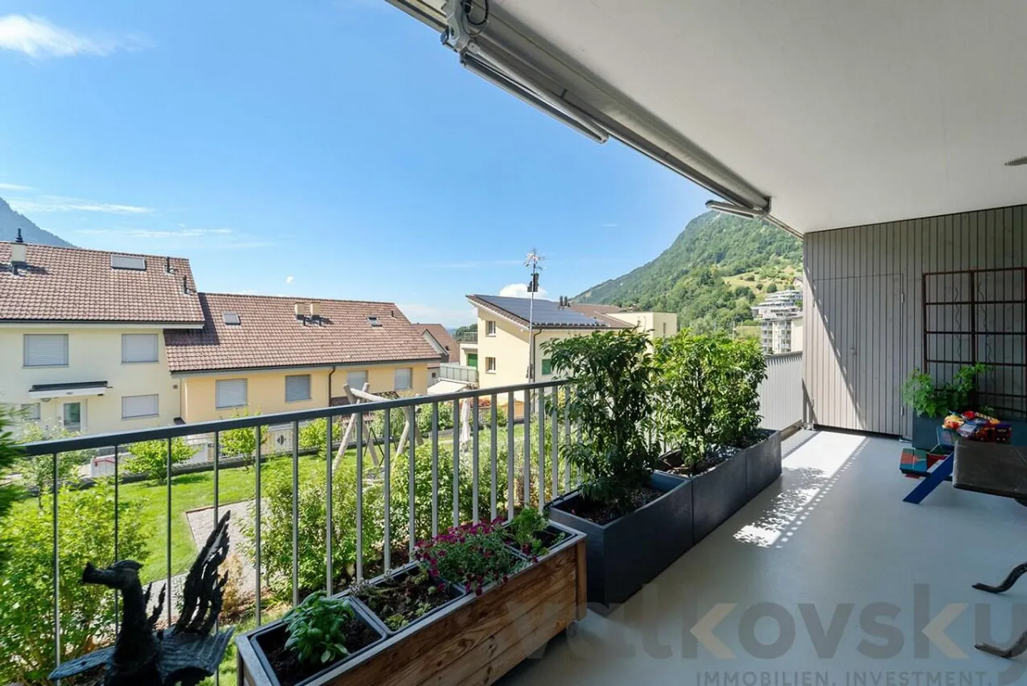 Grosse Wohnung an zentraler Lage mit Bergsicht - Foto 7 von 8