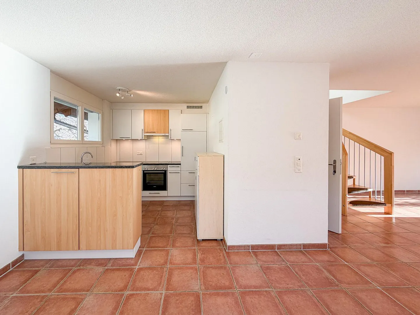 Semi-Detached House with Beautiful Garden, Kaufdorf - Photo 6 of 30