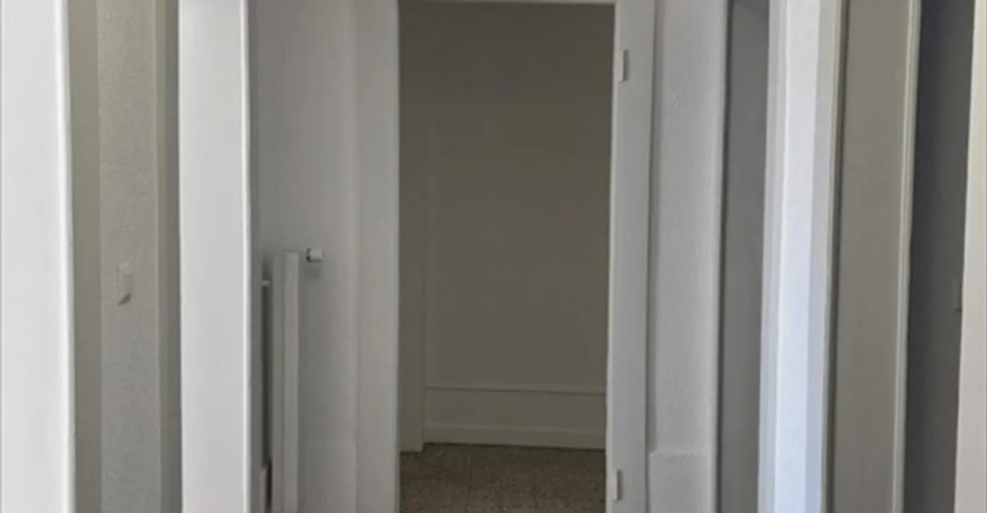 Mixed-use building for rent - Photo 4 of 9