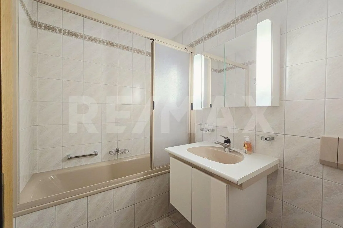 2.5 Room Apartment with Balcony and Mountain View - Quiet Location in Leukerbad - Photo 9 of 13