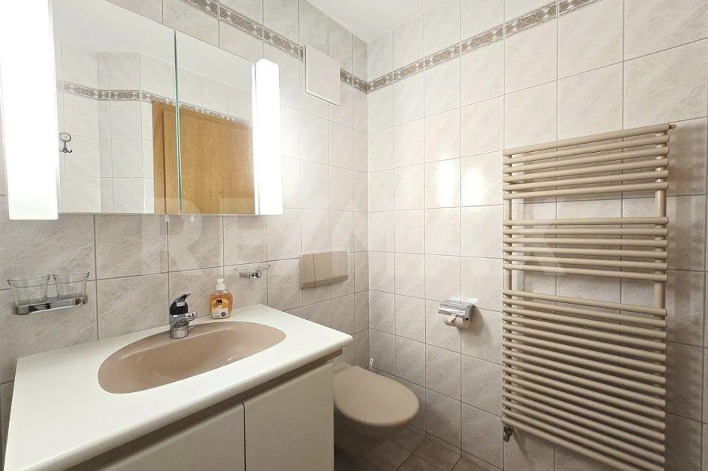 2.5 Room Apartment with Balcony and Mountain View - Quiet Location in Leukerbad - Photo 10 of 13