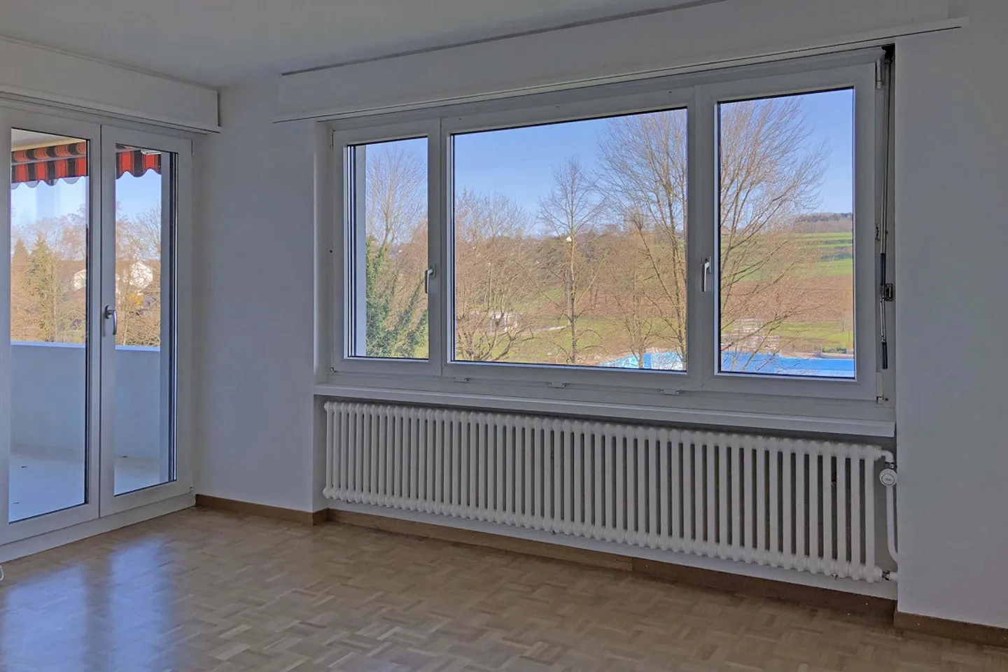 Appartement de 4,5 pièces avec vue sur la verdure - Photo 4 sur 14