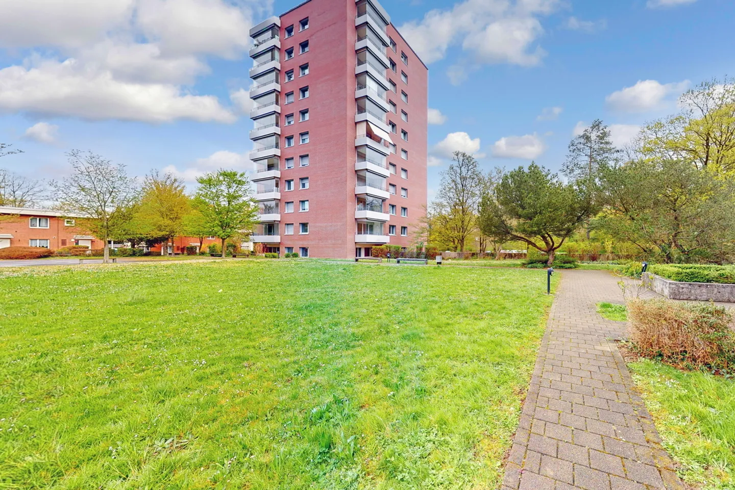 Geräumige Wohnung in ruhiger Lage - Foto 1 von 9