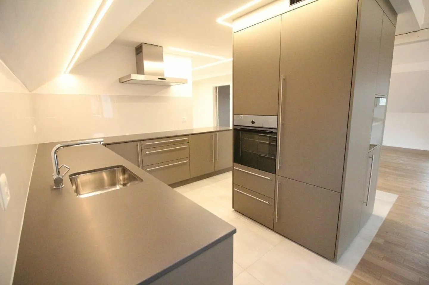 Exklusives Zuhause mit einzigartigem Design - Foto 4 von 13