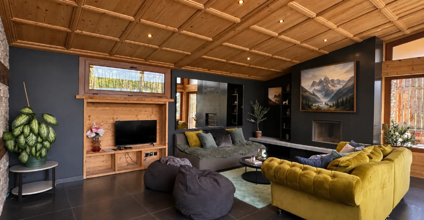 Exceptional Chalet with Private Pool - Photo 4 of 13