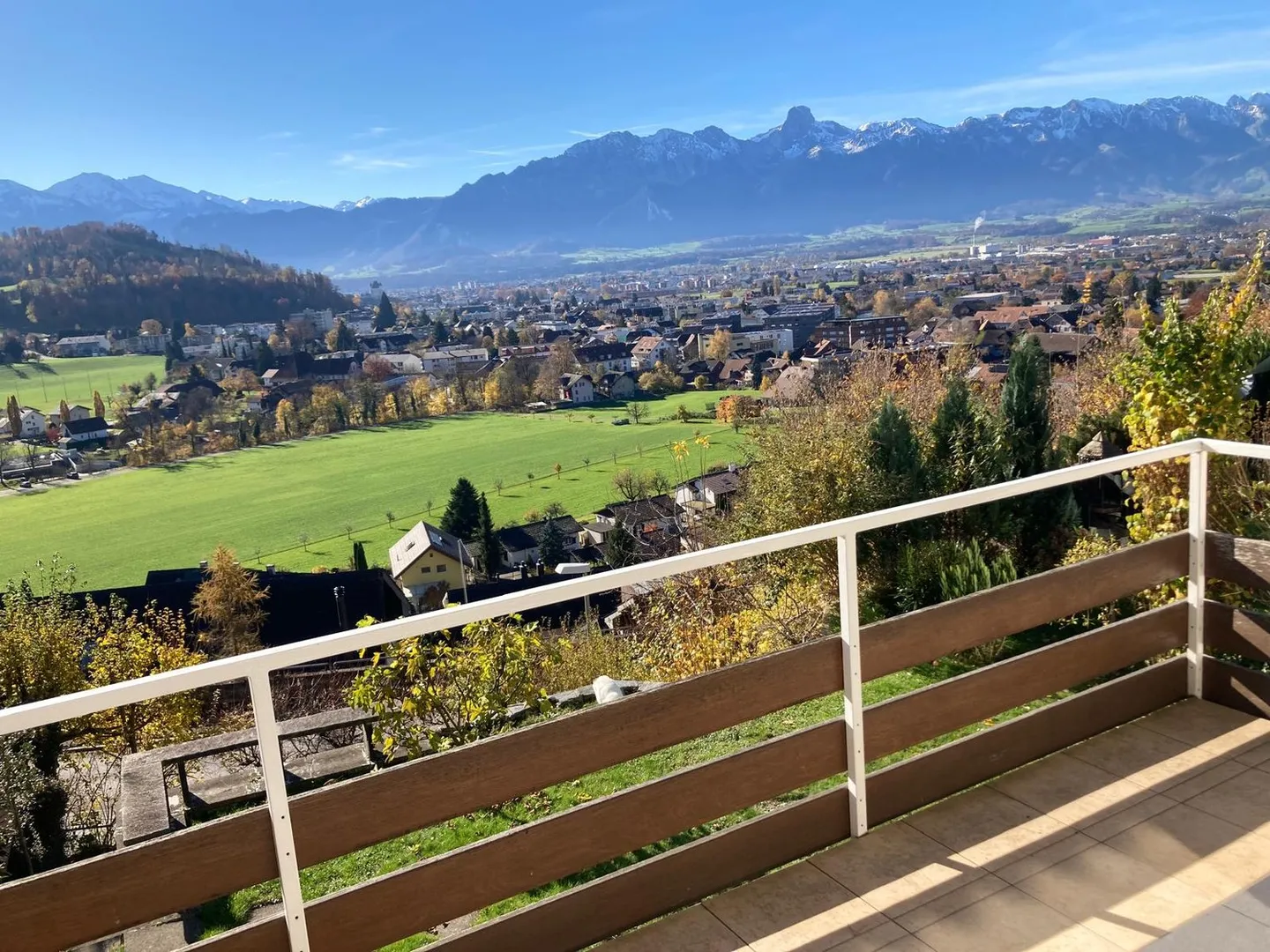 "Originelles 4 ½ - Reihenmittelhaus mit unverbaubarer Weitsicht" - Foto 2 von 14