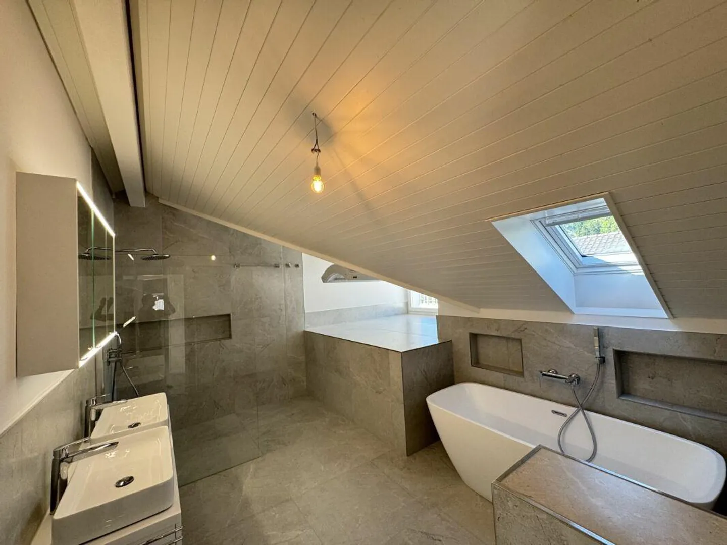 Appartamento duplex di 4,5 stanze con vista lago - Foto 9 di 12