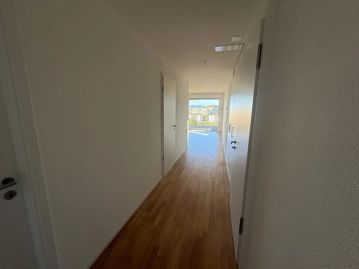 Bell'appartamento di 3,5 locali con balcone e vista - Foto 5 di 12