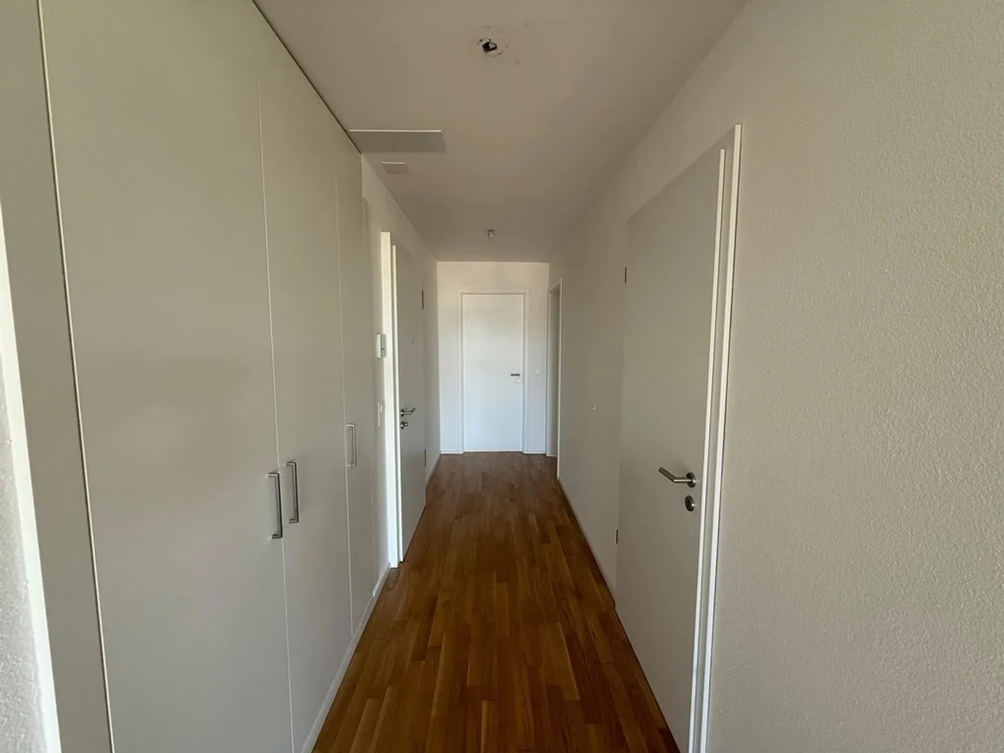 Bell'appartamento di 3,5 locali con balcone e vista - Foto 6 di 12