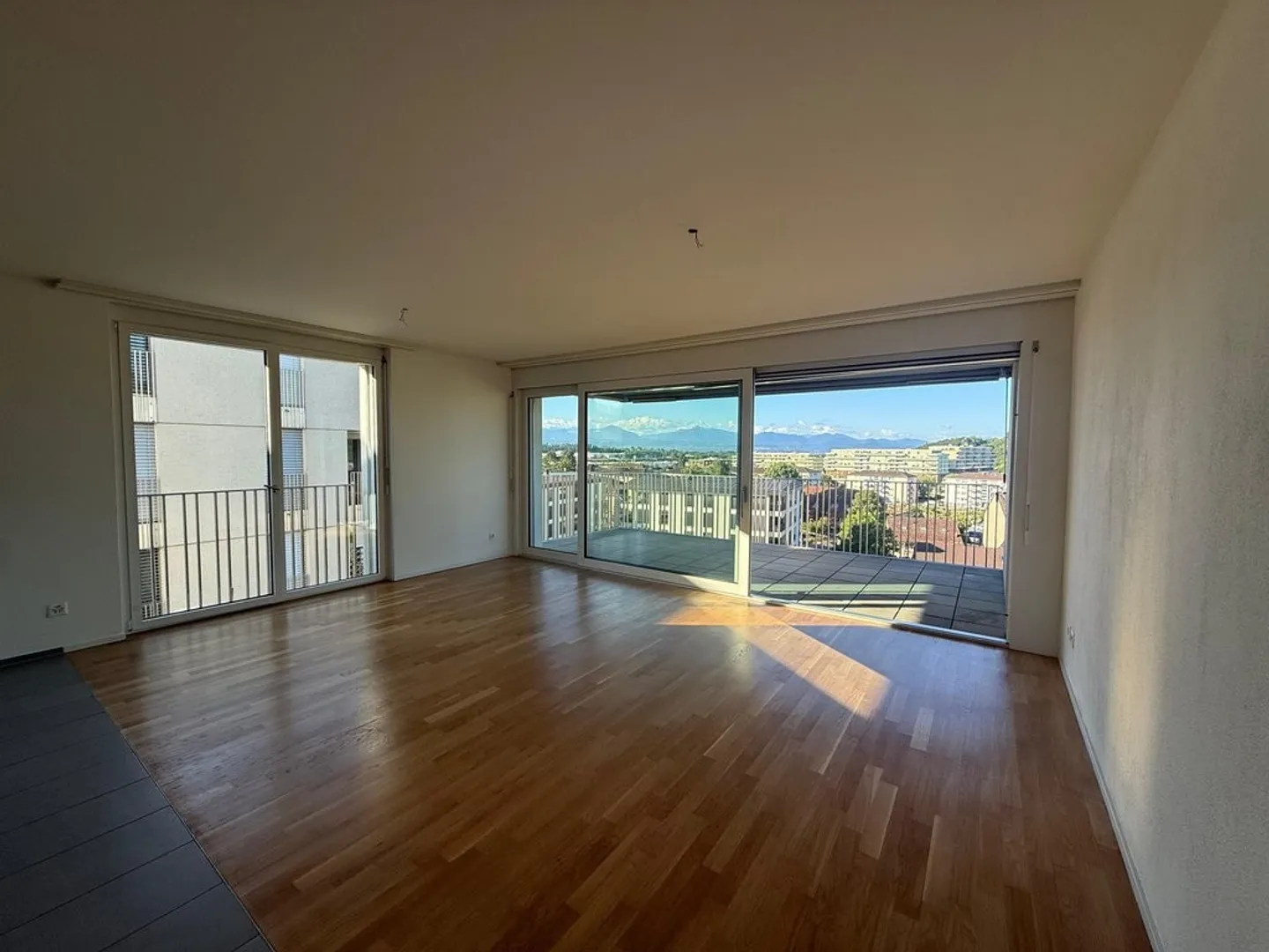 Bell'appartamento di 3,5 locali con balcone e vista - Foto 2 di 12