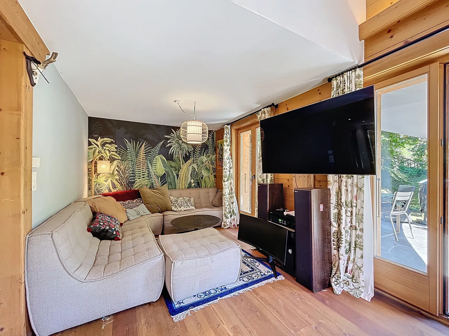 THE PERNETTES - Photo 5 of 13