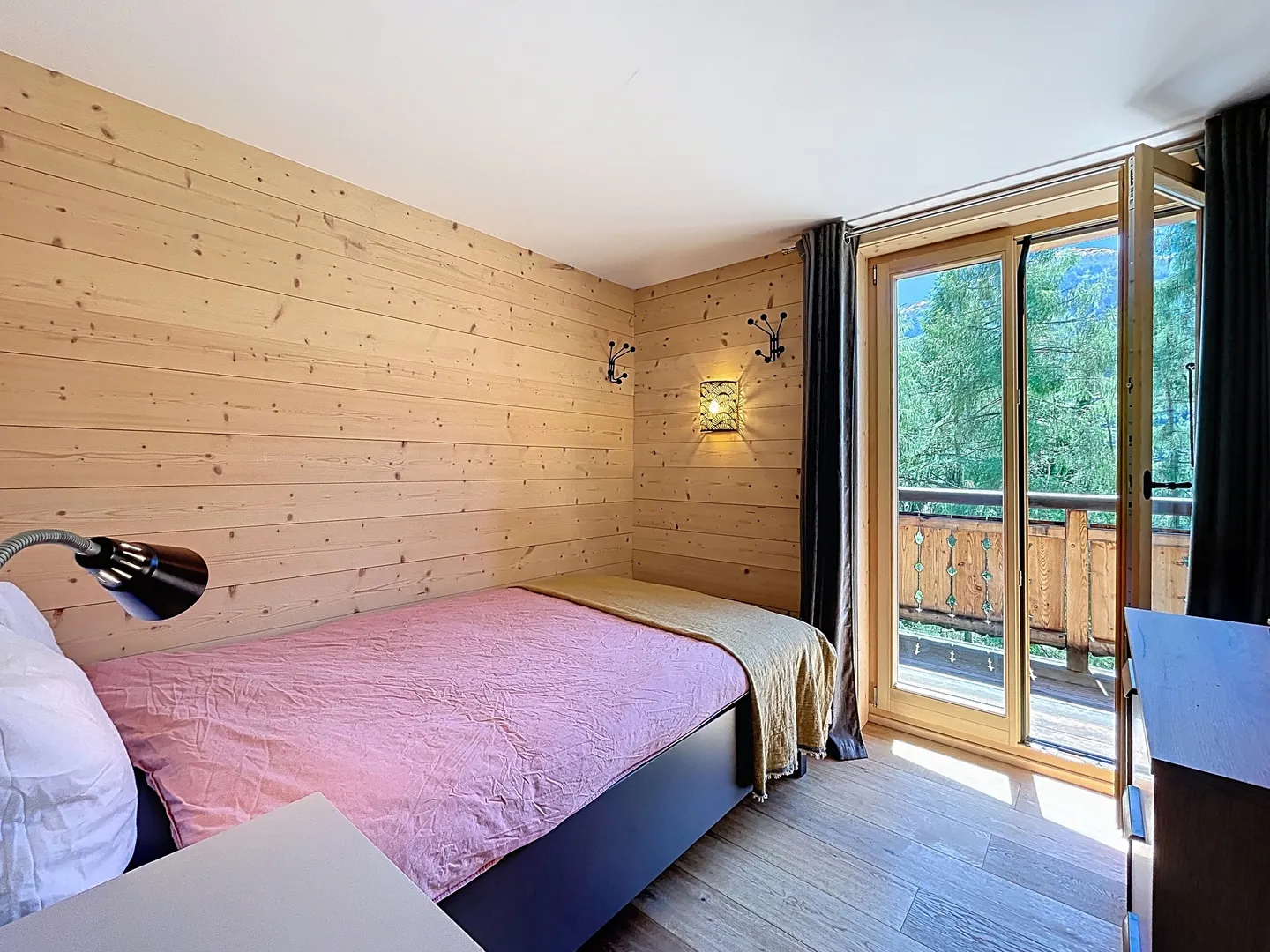 THE PERNETTES - Photo 9 of 13