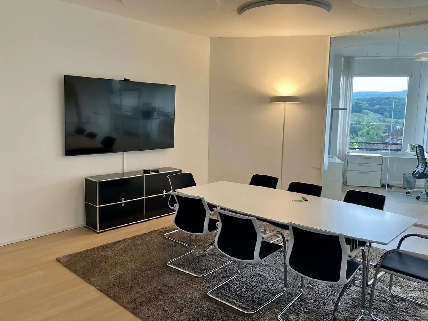 Espace de travail de bureau sans tracas ? Plug & Work - Photo 2 sur 3