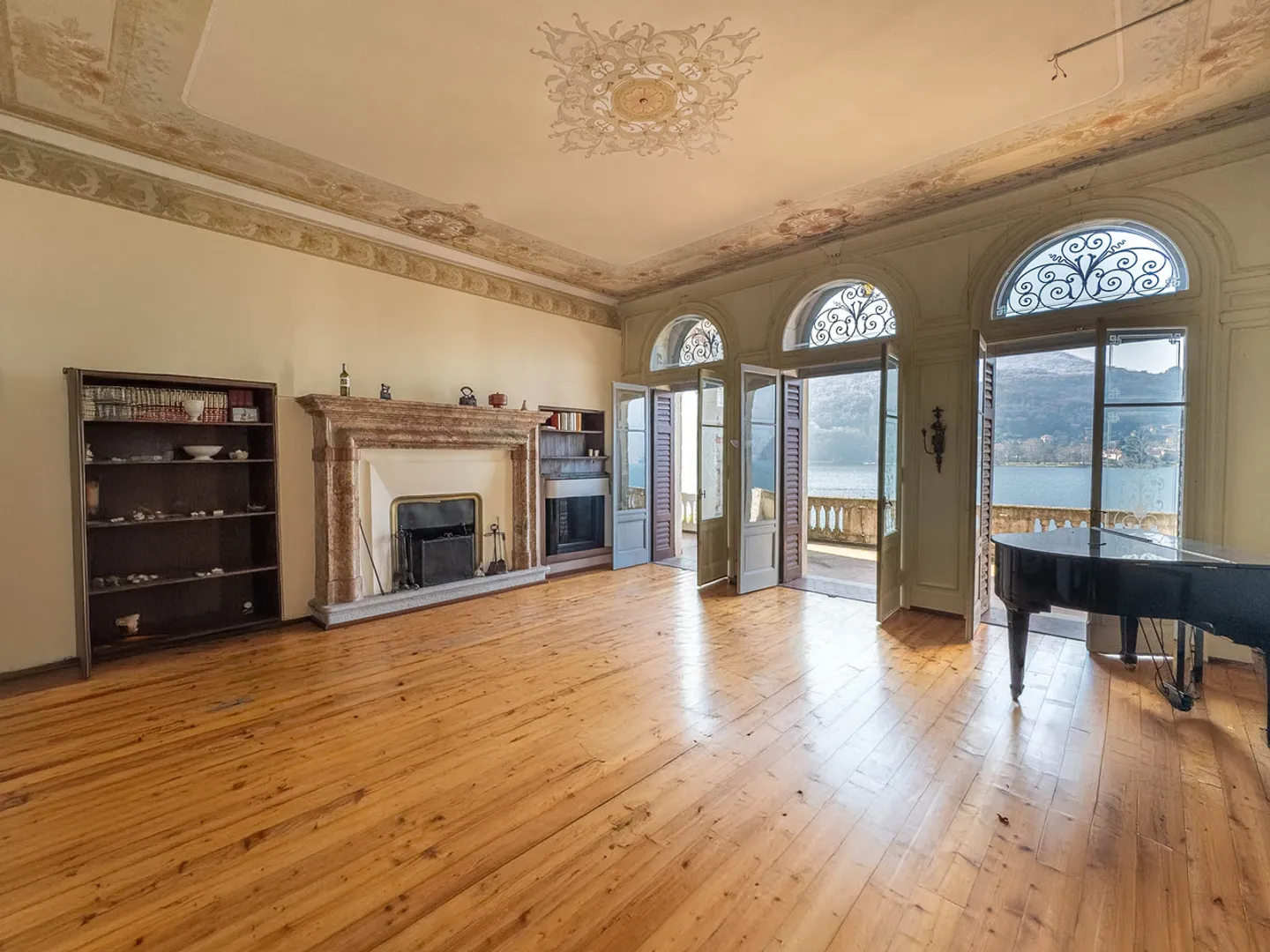 Fascinating Villa from the Era on the Lakeshore in Morcote - Photo 1 of 14