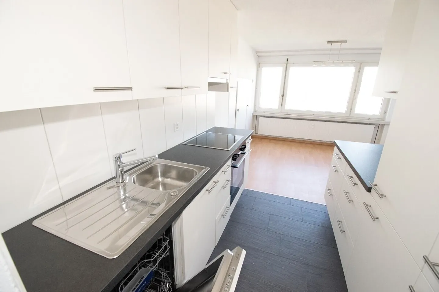 Appartement spacieux avec vue - Photo 4 sur 10