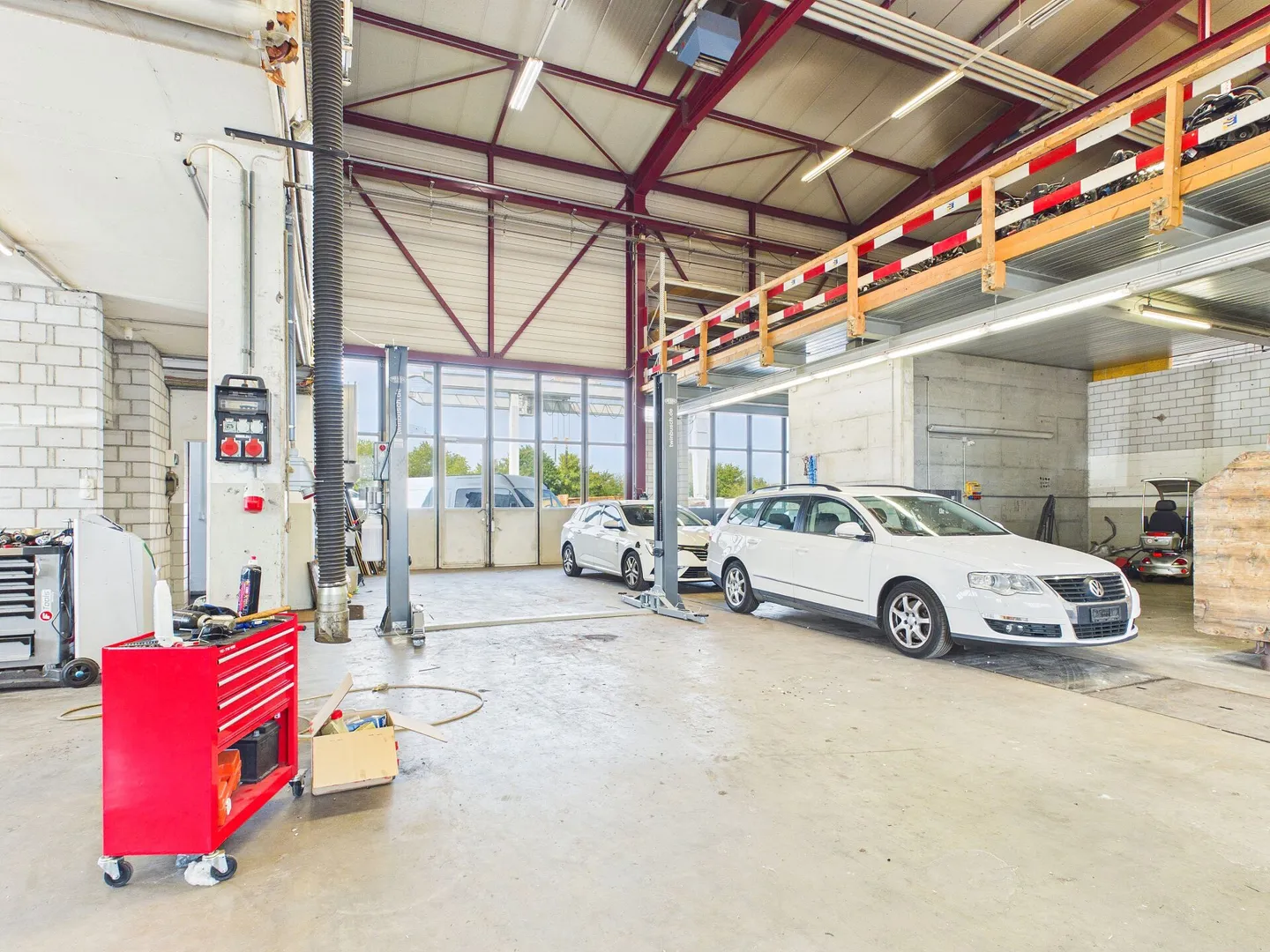Sala con 4 stanze (circa 350 m²) - ideale come garage/officina a Rafz - Foto 1 di 9