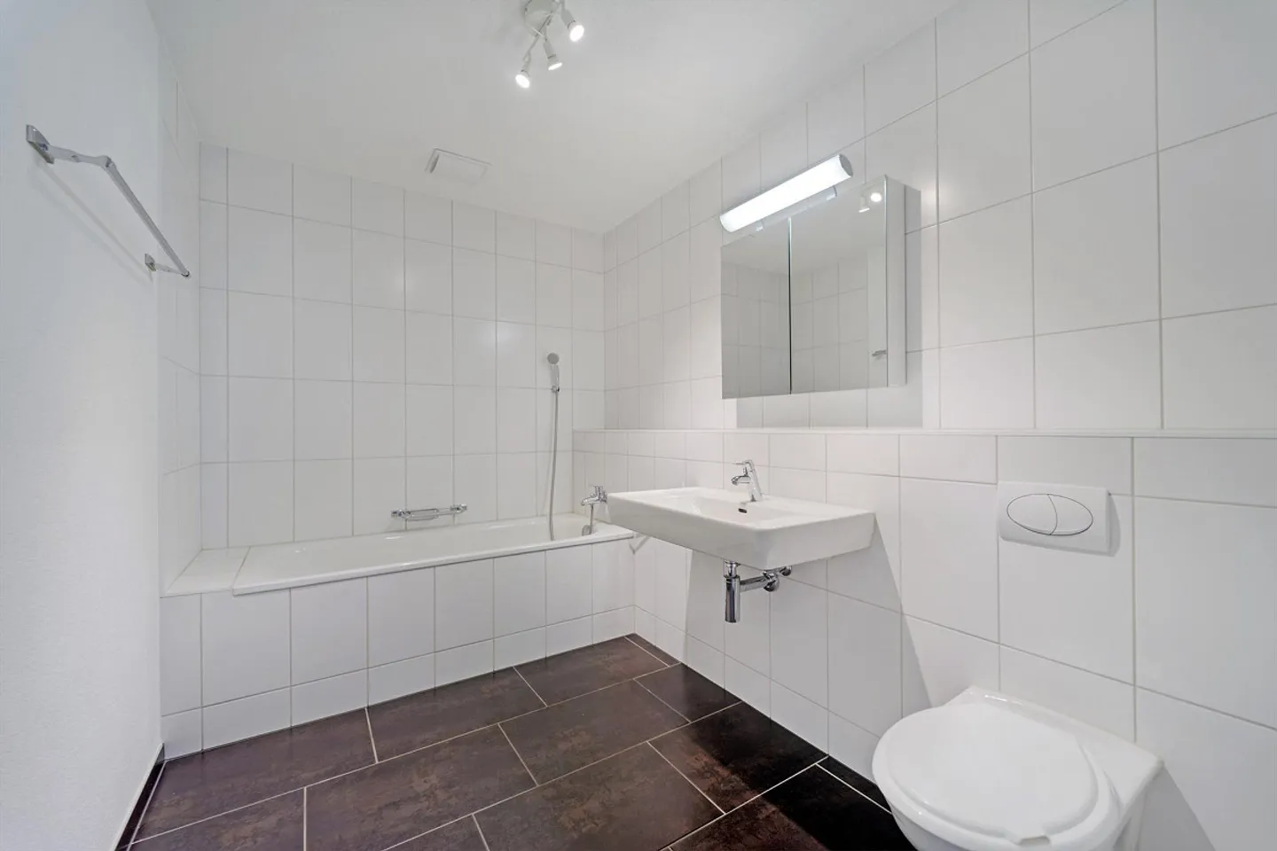 Geräumige Wohnung in ruhiger Lage - Foto 7 von 8