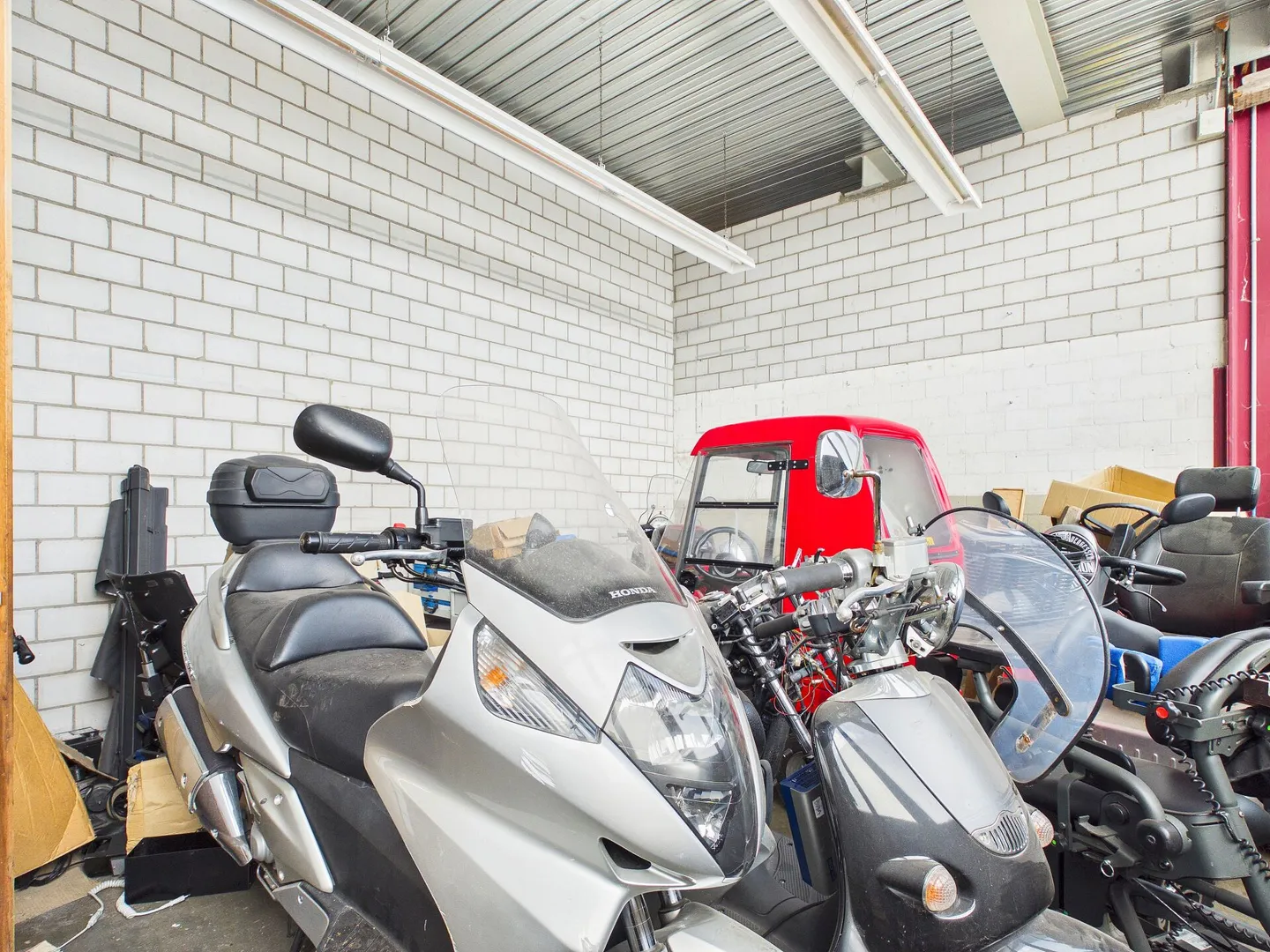 Sala con 4 stanze (circa 350 m²) - ideale come garage/officina a Rafz - Foto 5 di 9