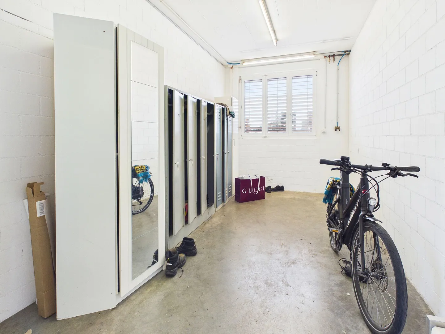 Sala con 4 stanze (circa 350 m²) - ideale come garage/officina a Rafz - Foto 7 di 9