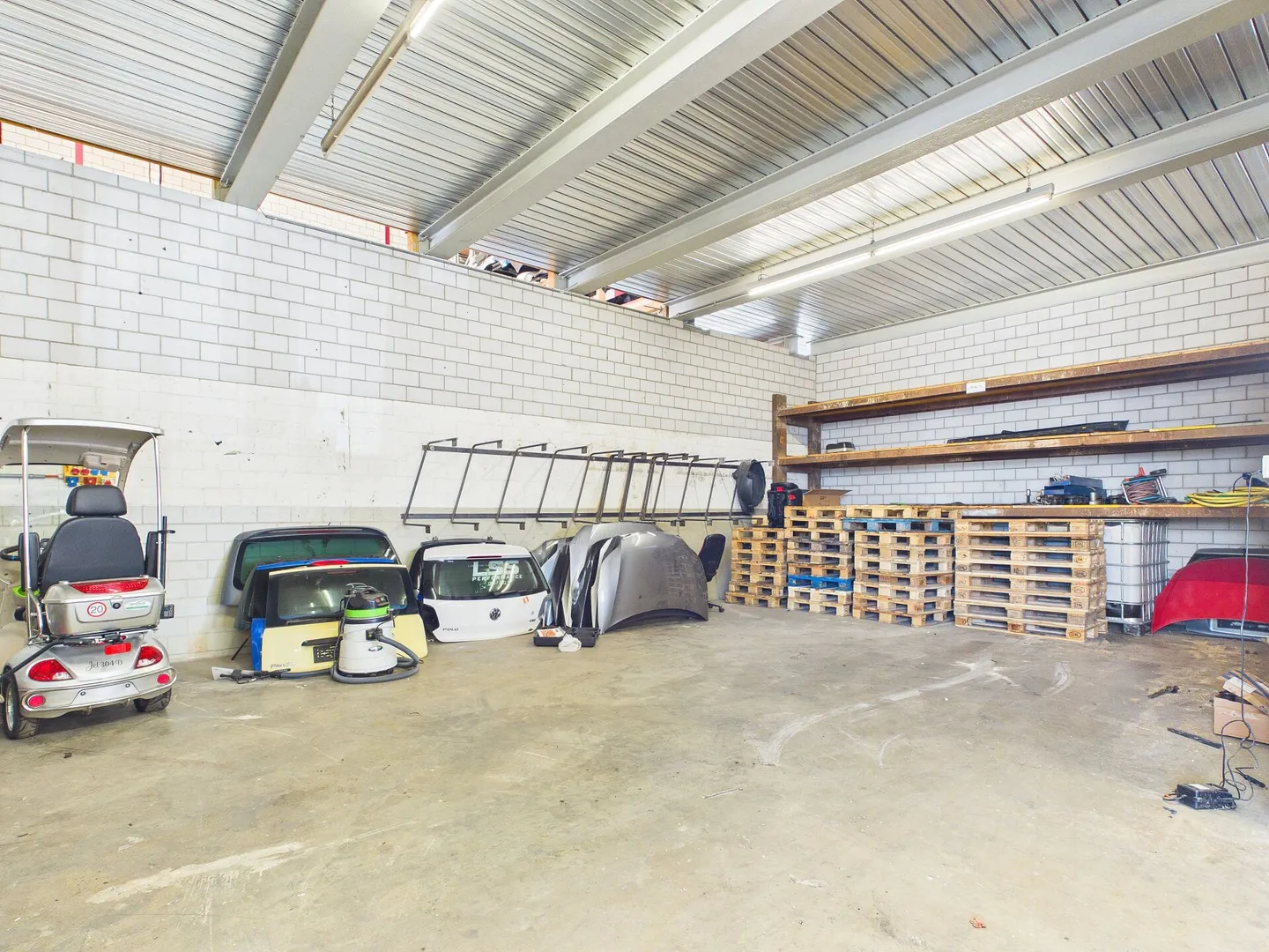 Sala con 4 stanze (circa 350 m²) - ideale come garage/officina a Rafz - Foto 9 di 9