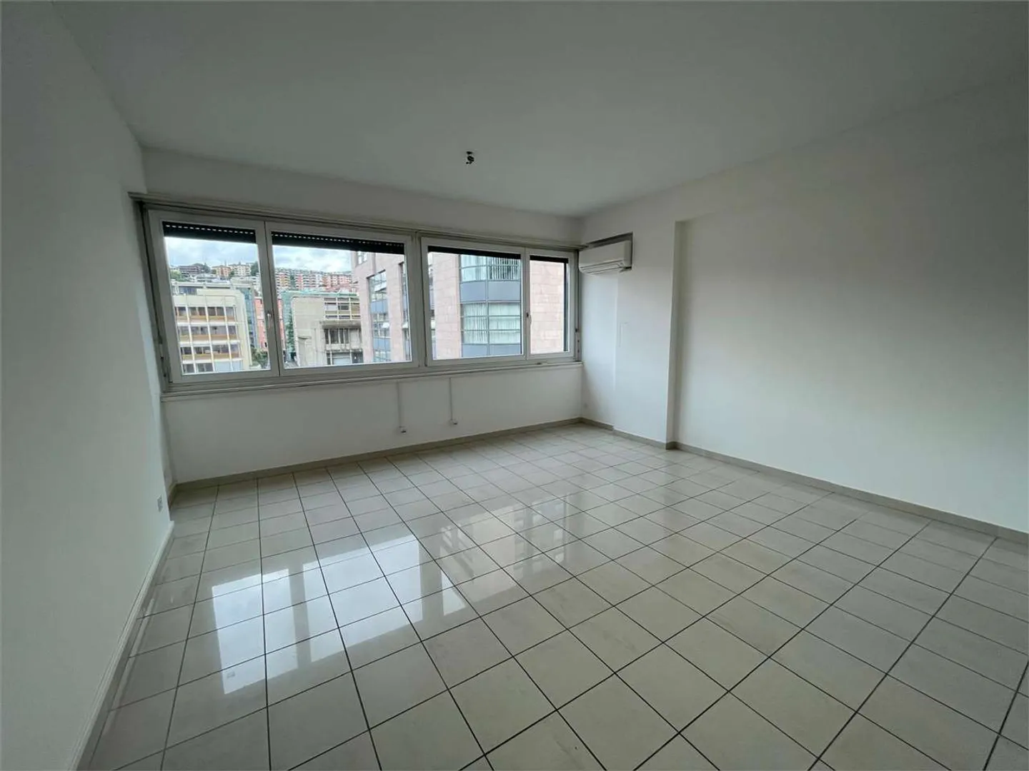 Wir vermieten Gewerbefläche in Lugano Zentrum - Foto 2 von 9