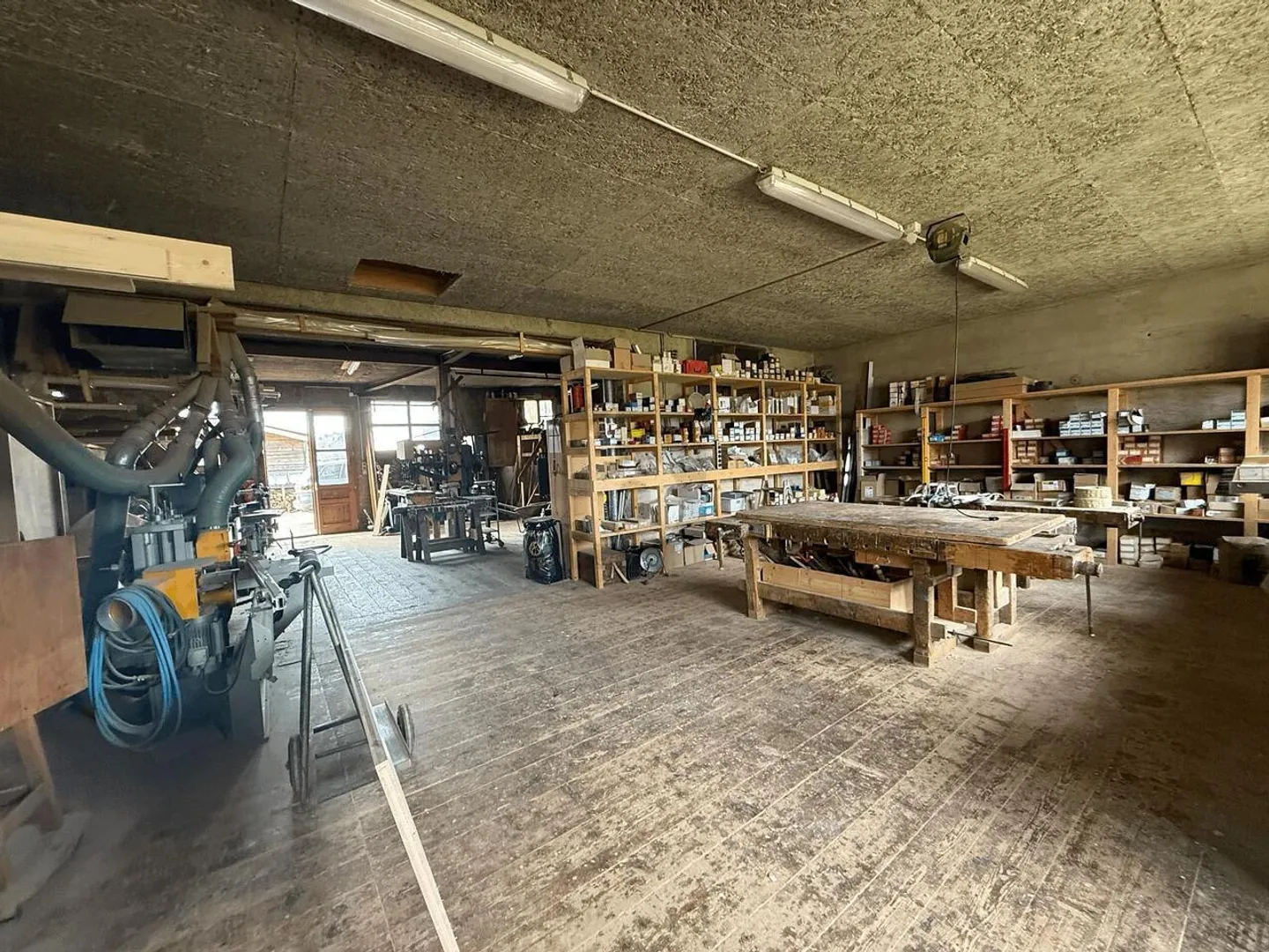 ATELIER DI CARPENTERIA, LAVORAZIONE DELLA LAMIERA E FABBRO - Foto 1 di 4