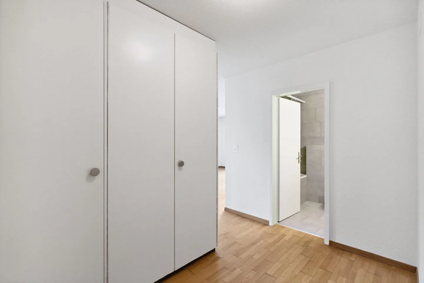 Modern Apartment with Balcony - Photo 2 of 11