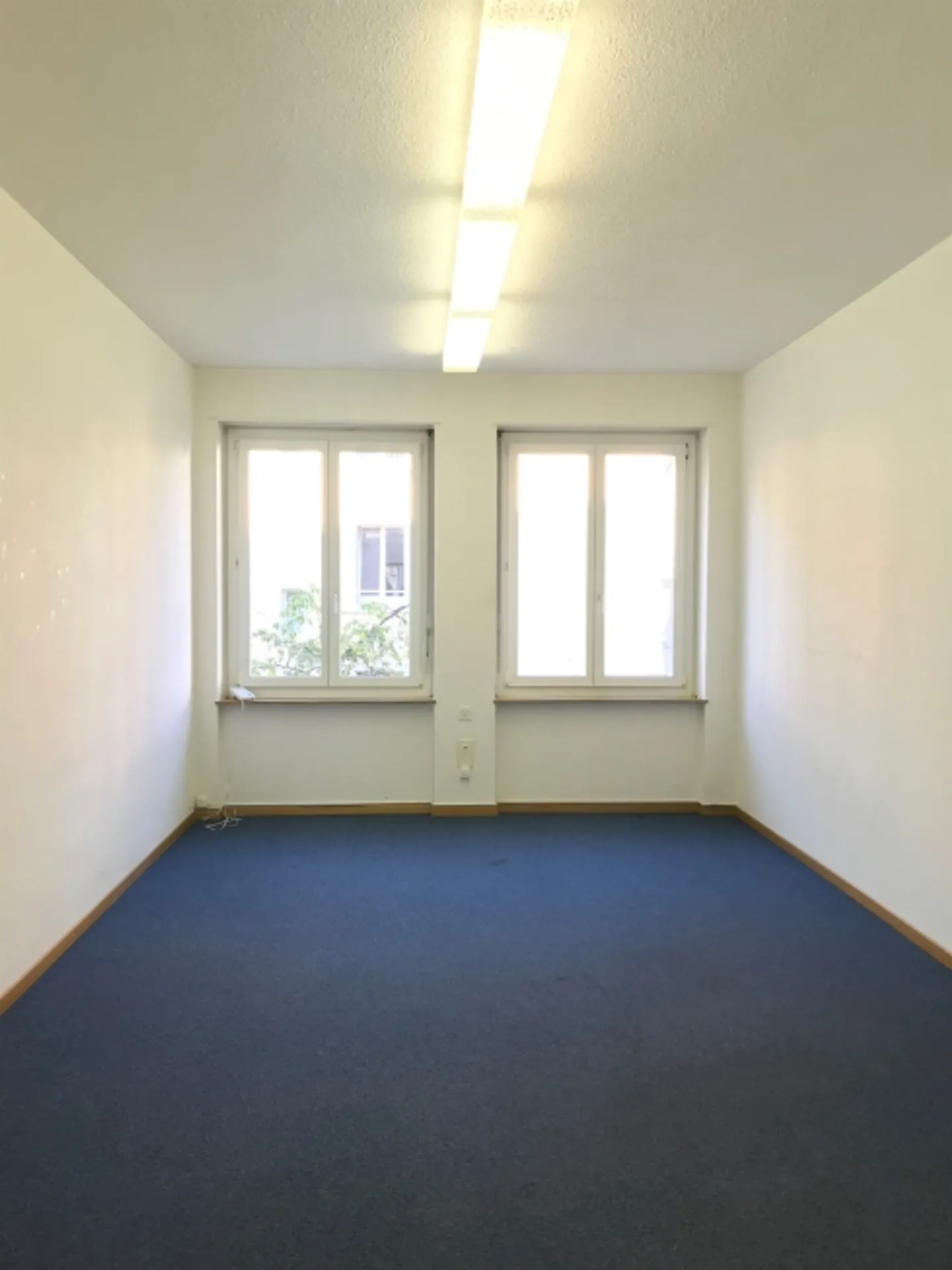 Bright office in a central location in Oerlikon - Photo 2 of 3