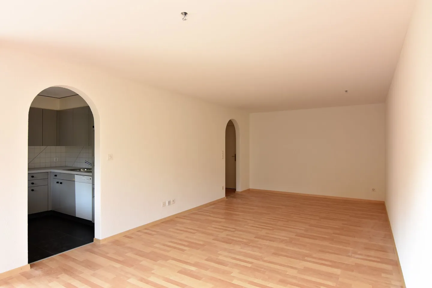 Appartamento soleggiato e luminoso con bel balcone - Foto 5 di 8