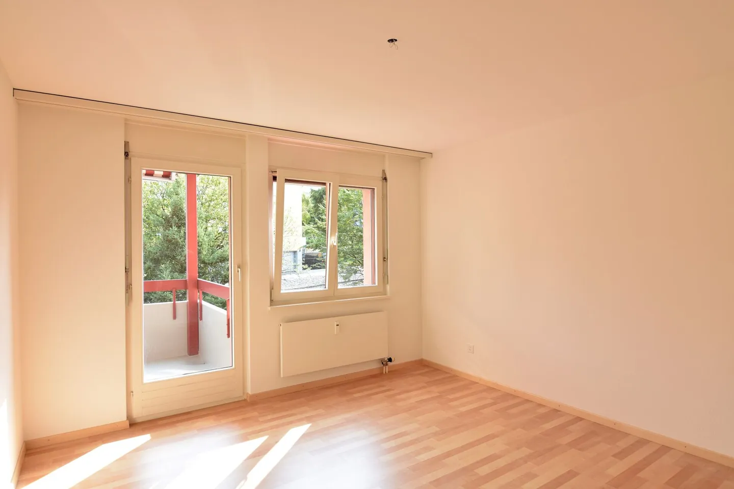 Appartamento soleggiato e luminoso con bel balcone - Foto 7 di 8