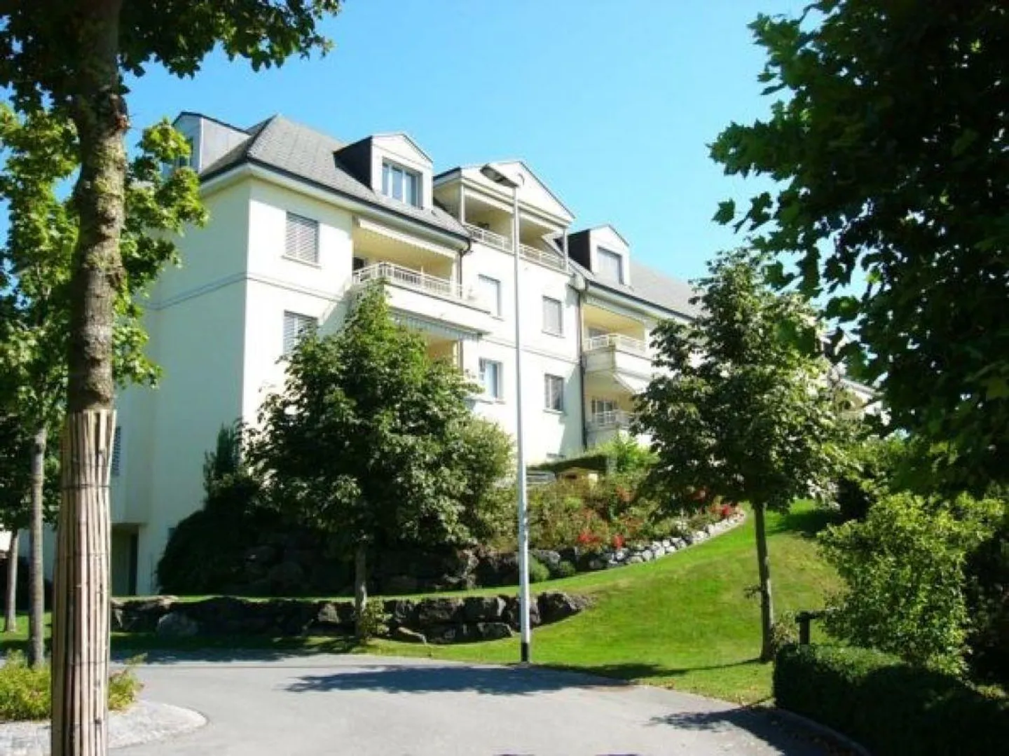 Modern and comfortable 4.5 room apartment - Photo 1 of 18