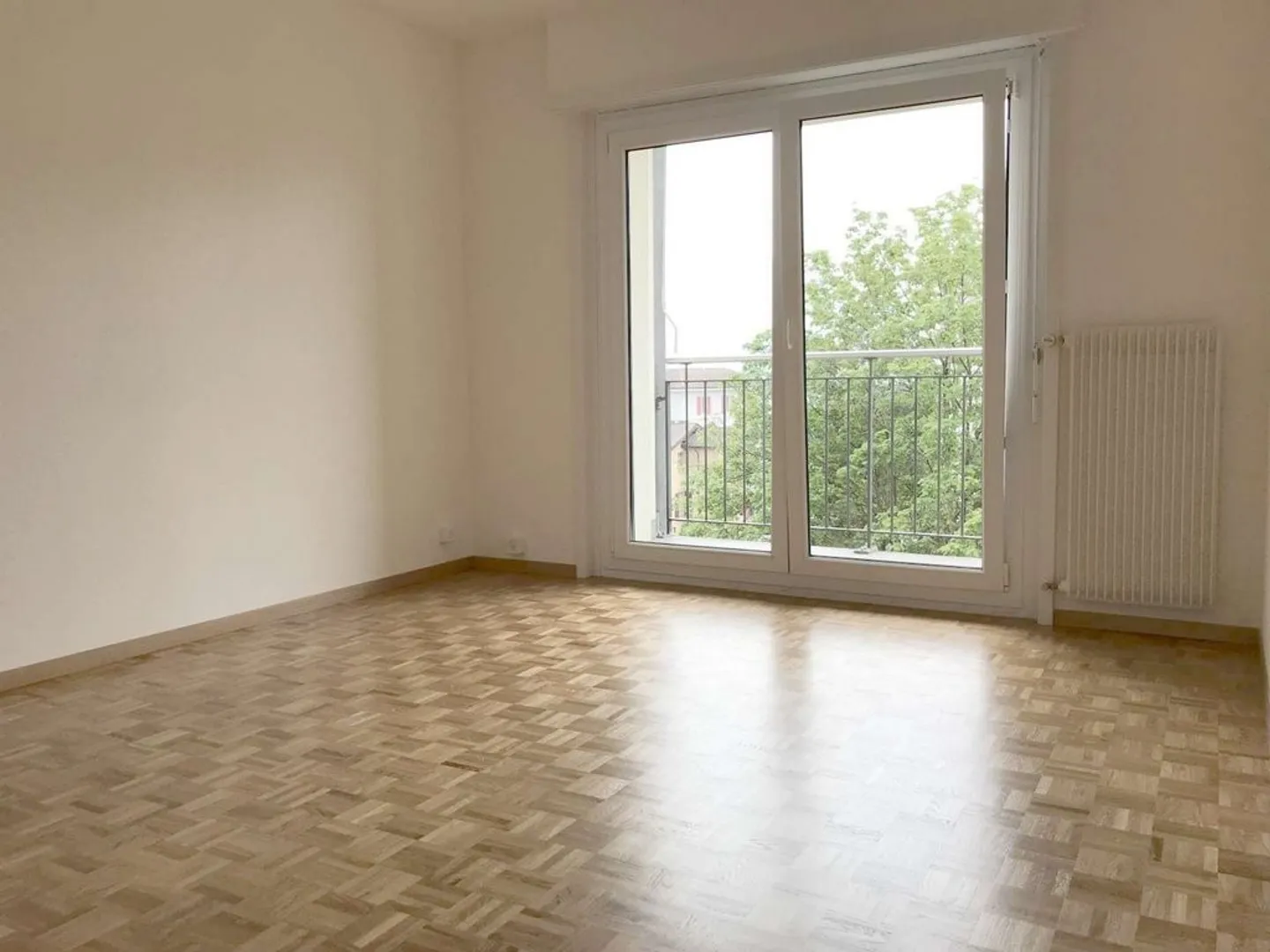 Beautiful 3-room apartment near the train station - Photo 2 of 10