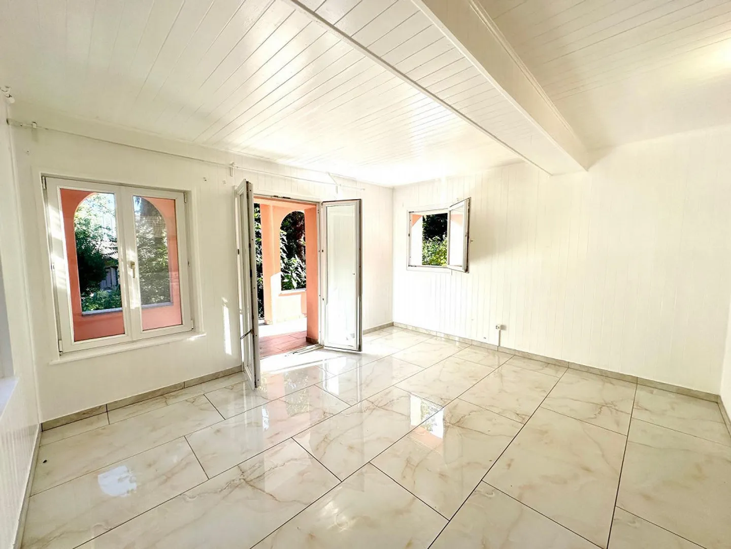 Bell'appartamento di 3,5 stanze con grande terrazza e loggia - Foto 2 di 13