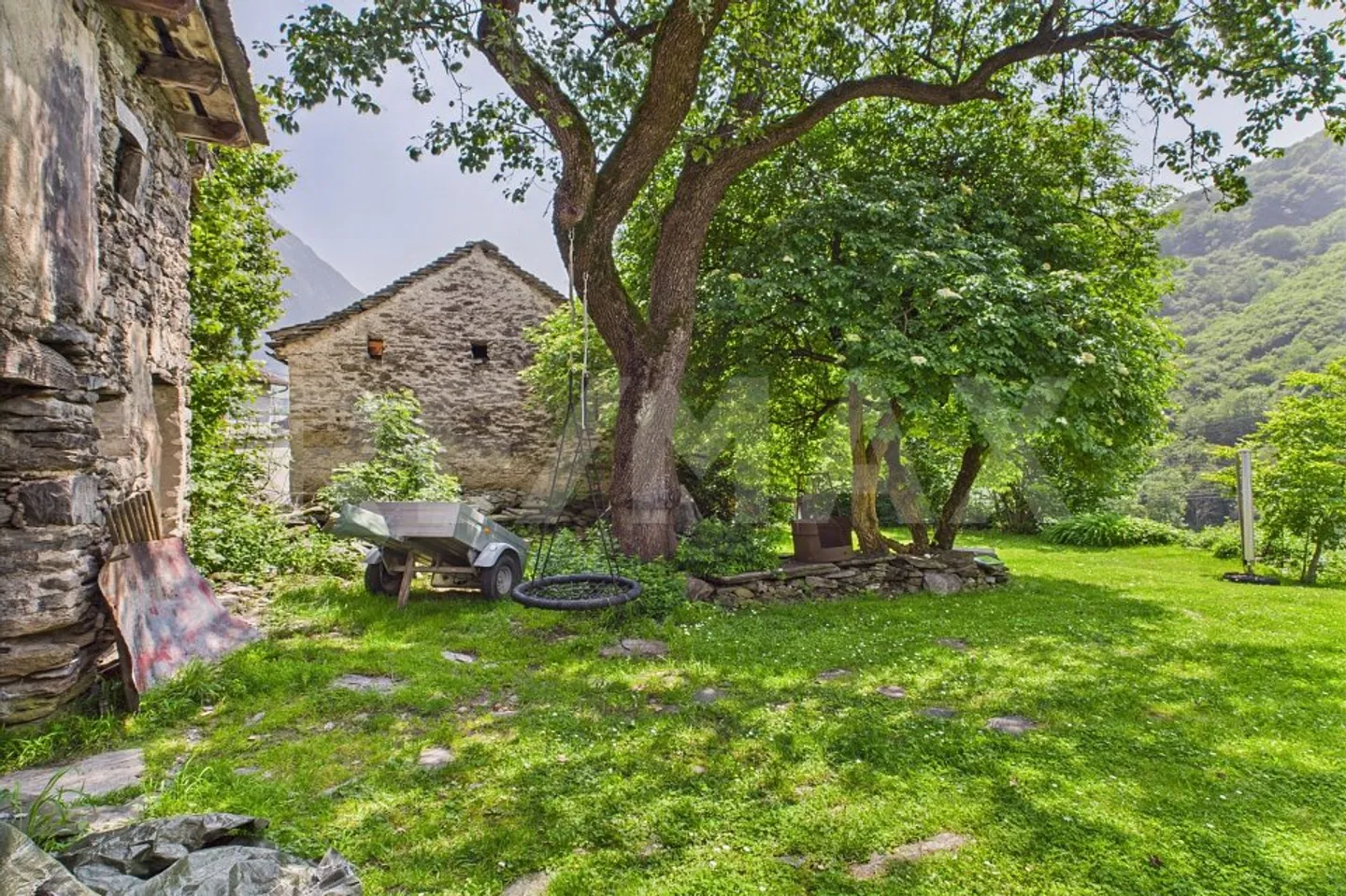 Pierre après pierre pour une maison de rêve - Rustique à rénover totalement - Photo 8 sur 13