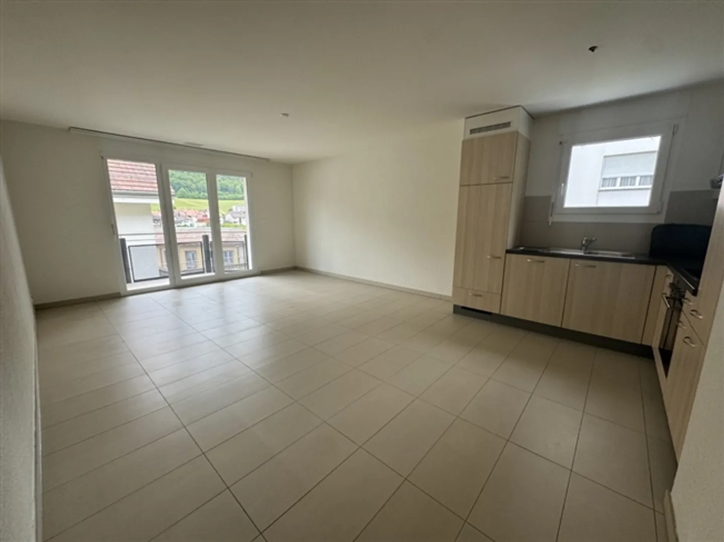 «Eine kostenlose Monatsnettomiete und ein pauschaler Zuschuss zu den Umzugskosten 3.5 Zimmerwohnung im 1. OG» - Foto 1 von 7