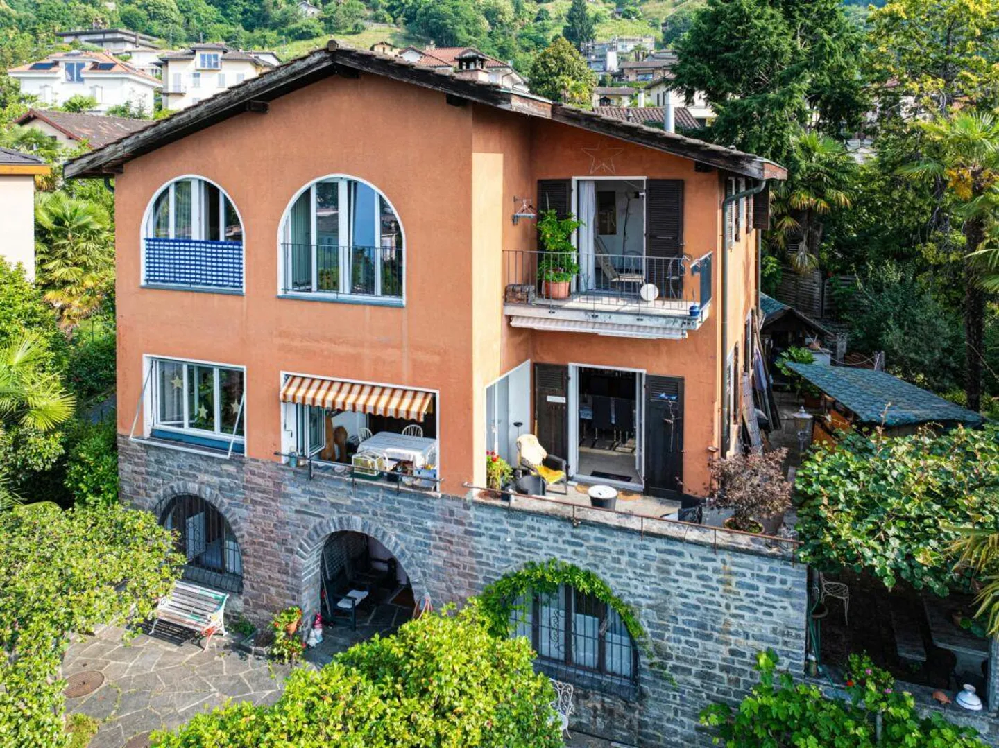 MINUSIO - Spacious Villa with Pool in Great Location - Photo 15 of 15