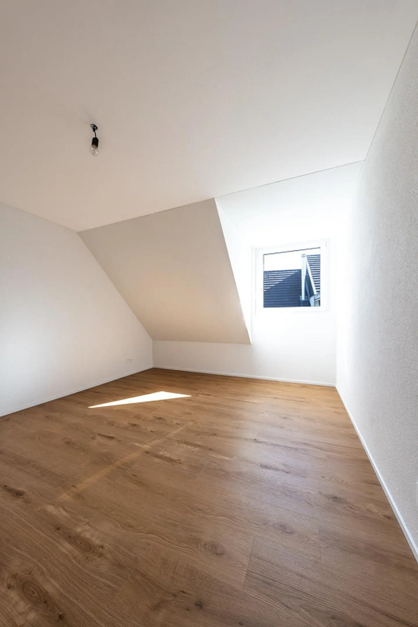 Appartement 2,5 pièces - beaucoup d'espace, vue et tranquillité / 2.1 - Photo 4 sur 12
