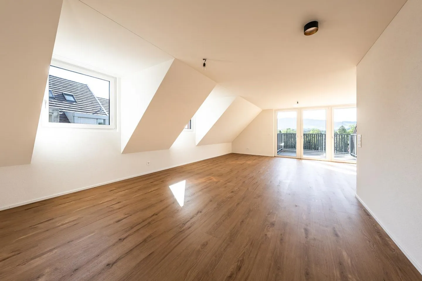 Appartement 2,5 pièces - beaucoup d'espace, vue et tranquillité / 2.1 - Photo 7 sur 12