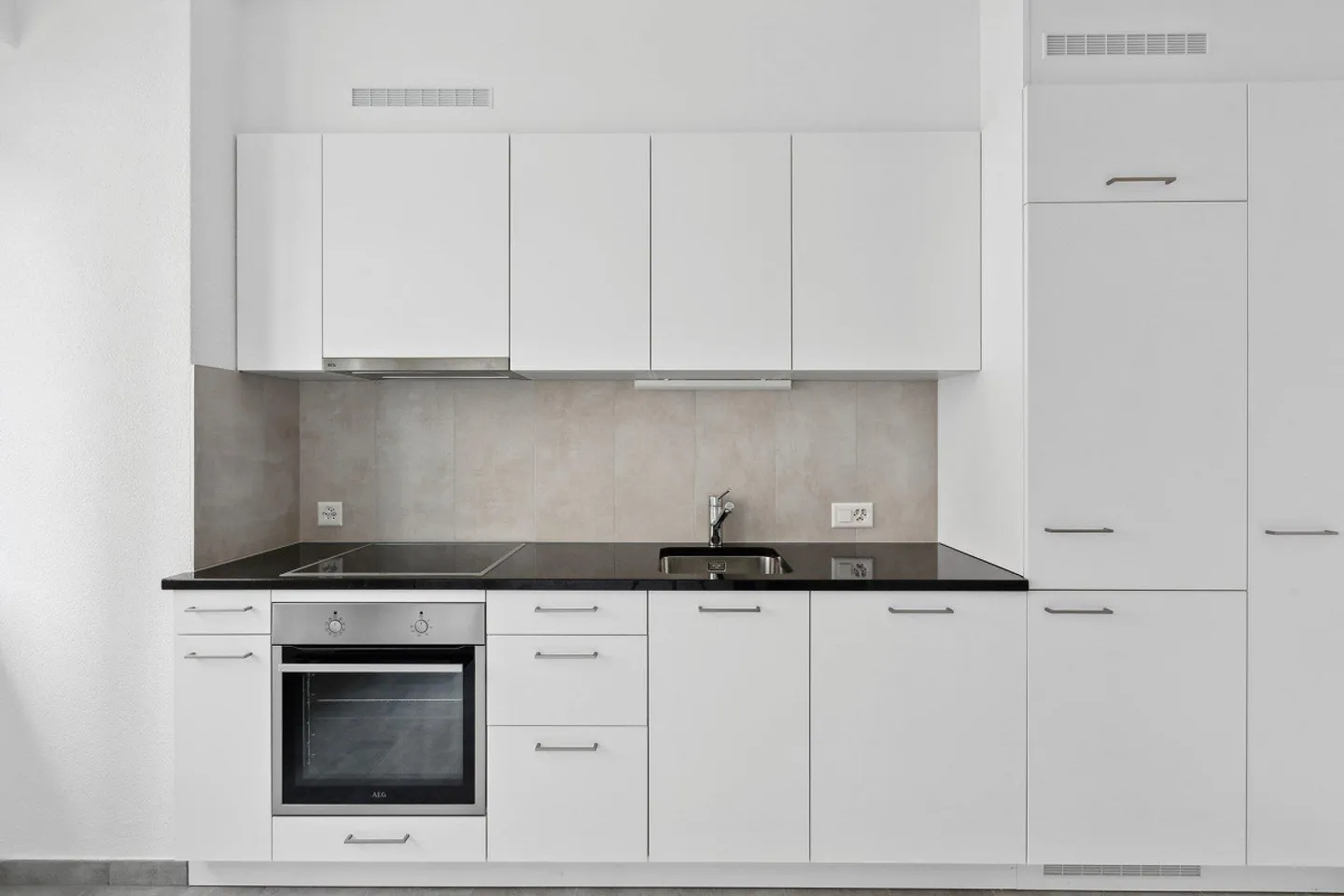 First net rent offered! Pleasant apartment in the heart of the city - Photo 3 of 8