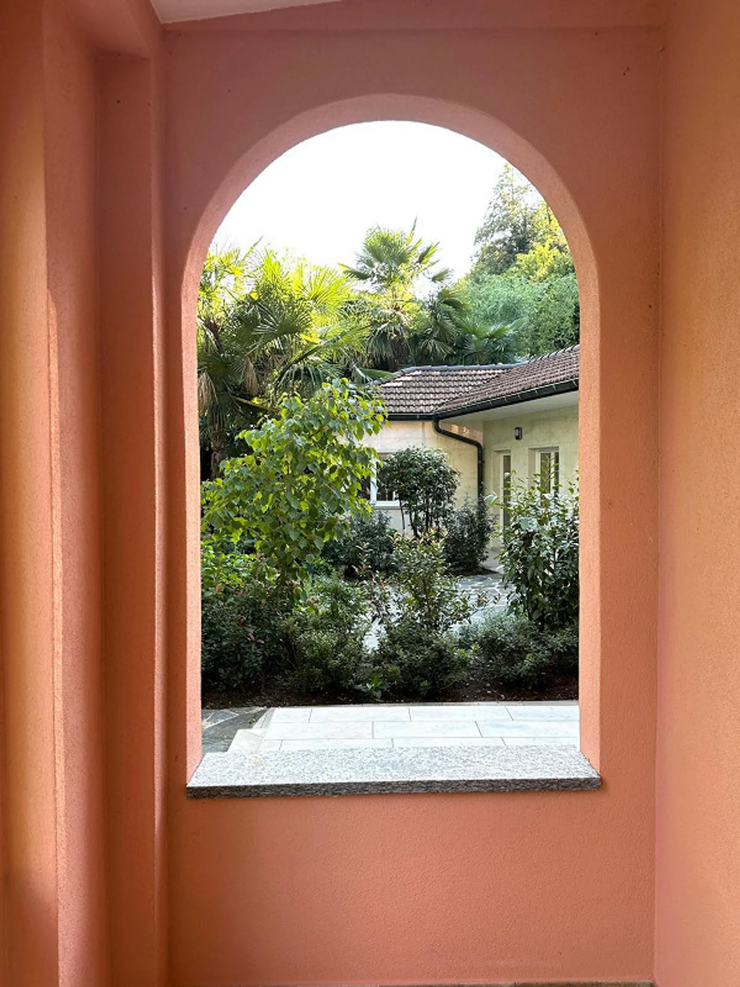Bell'appartamento di 3,5 stanze con grande terrazza e loggia - Foto 7 di 13