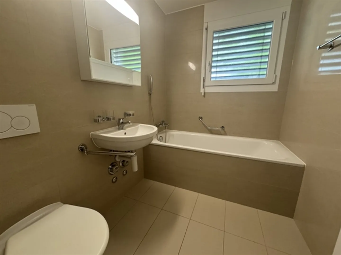 «Eine kostenlose Monatsnettomiete und ein pauschaler Zuschuss zu den Umzugskosten 3.5 Zimmerwohnung im 1. OG» - Foto 6 von 7