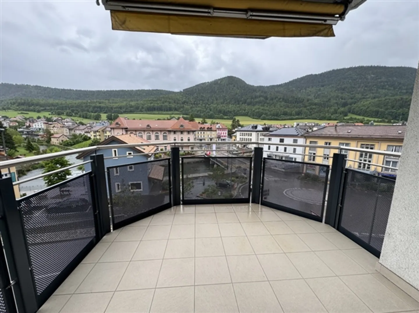 «Eine kostenlose Monatsnettomiete und ein pauschaler Zuschuss zu den Umzugskosten 3.5 Zimmerwohnung im 1. OG» - Foto 7 von 7