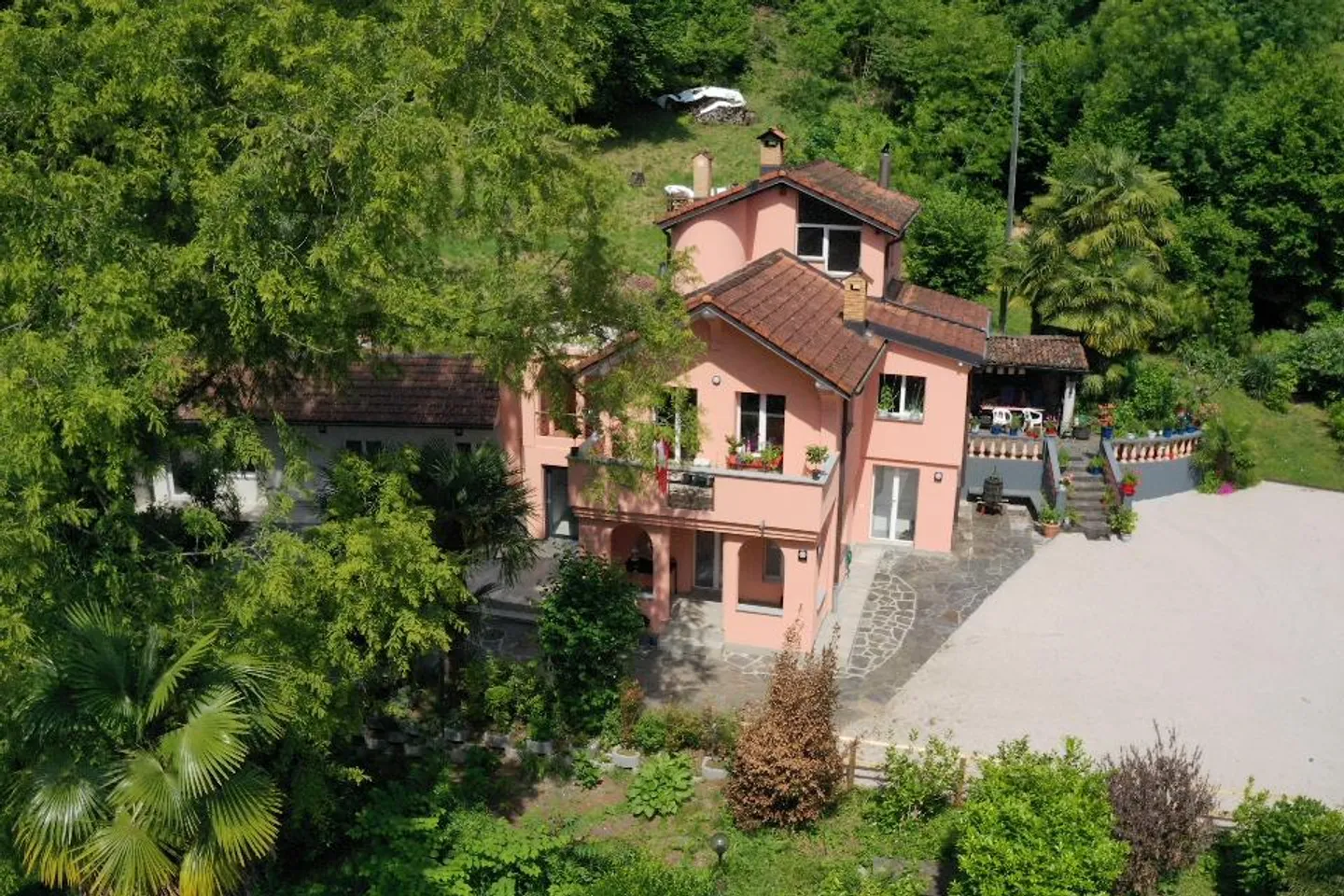 Bell'appartamento di 3,5 stanze con grande terrazza e loggia - Foto 13 di 13