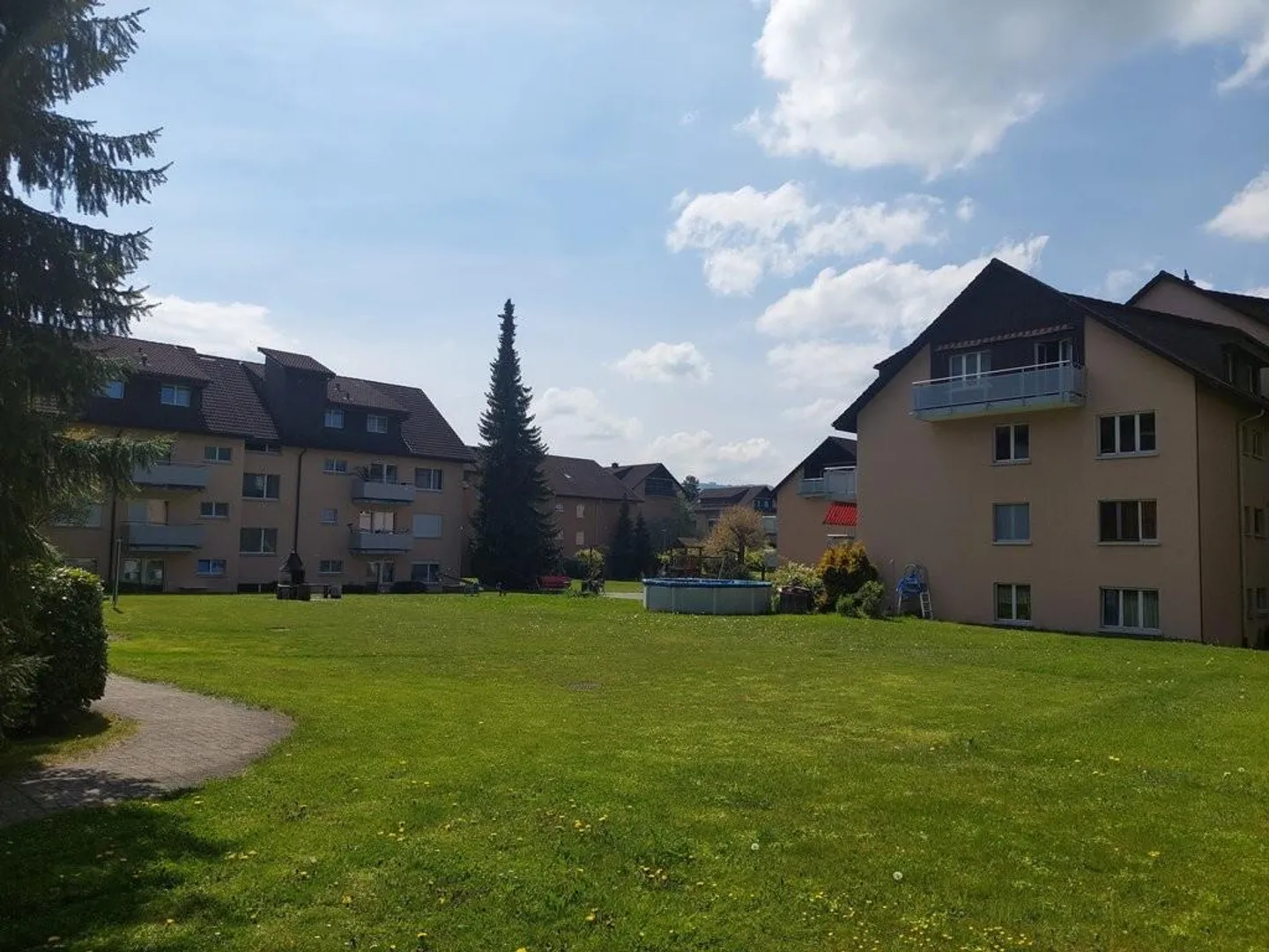 Vivere in una posizione tranquilla e verde a Malters - Foto 2 di 6