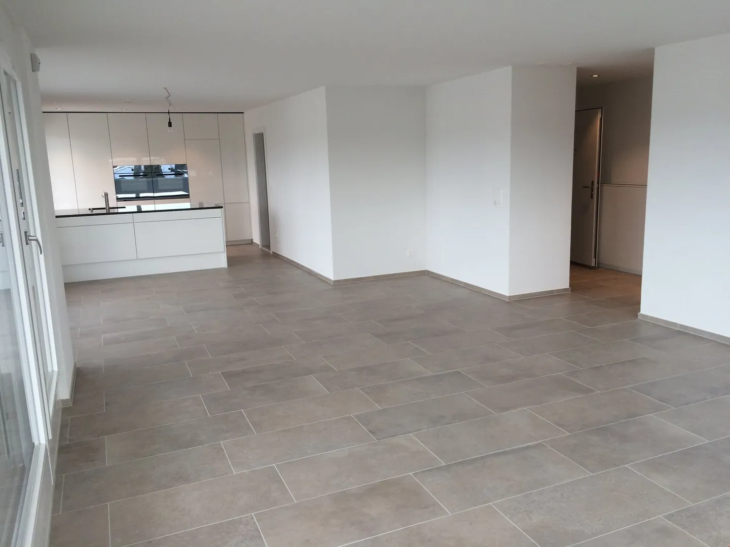 3.5-Zimmer-Attikawohnung mit 106 m2 Attikaterrasse - Foto 2 von 11